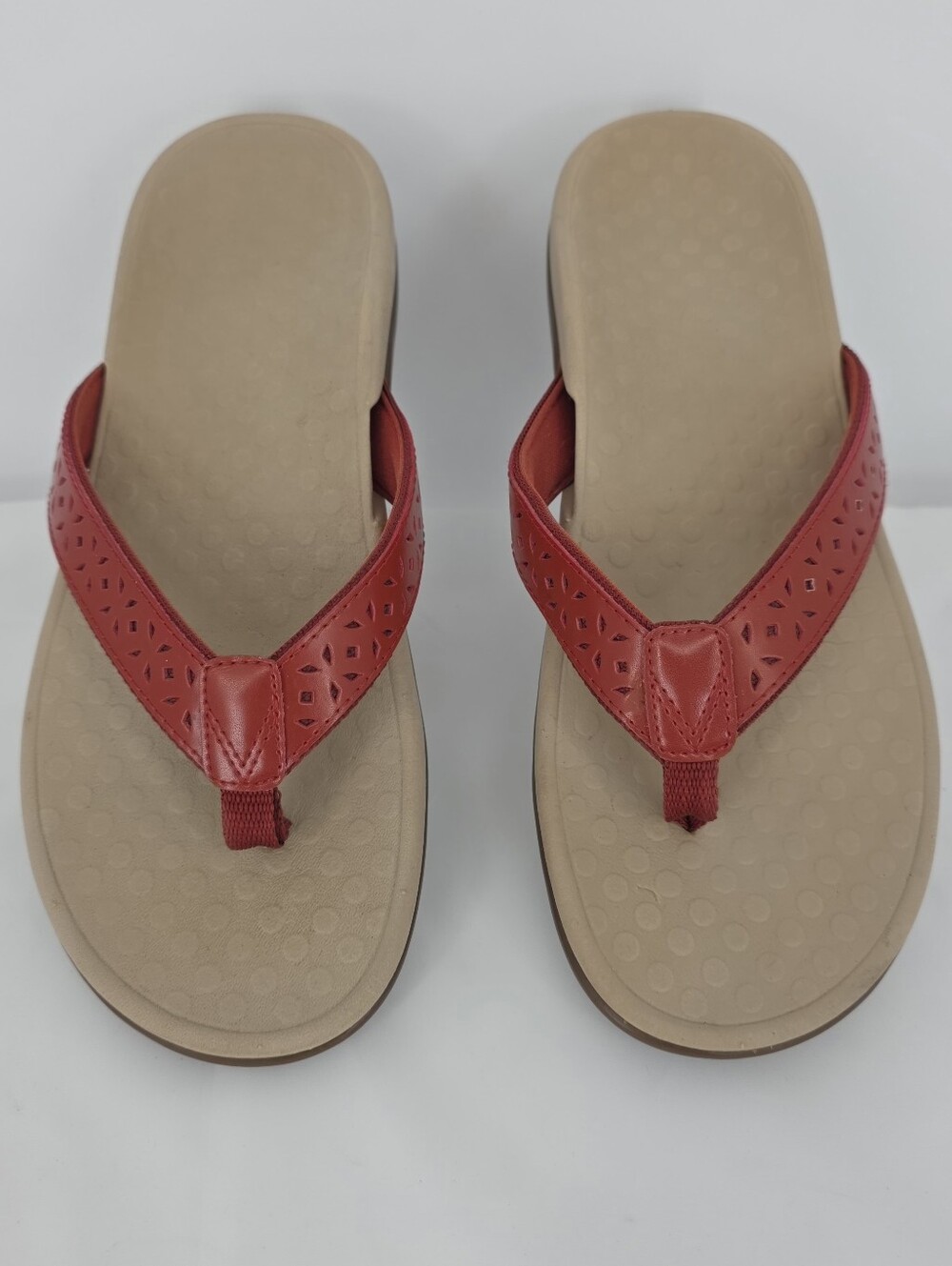 Vionic Tide Perf Womens 8 Red Perforated Thong Sandals Arch Support Comfort